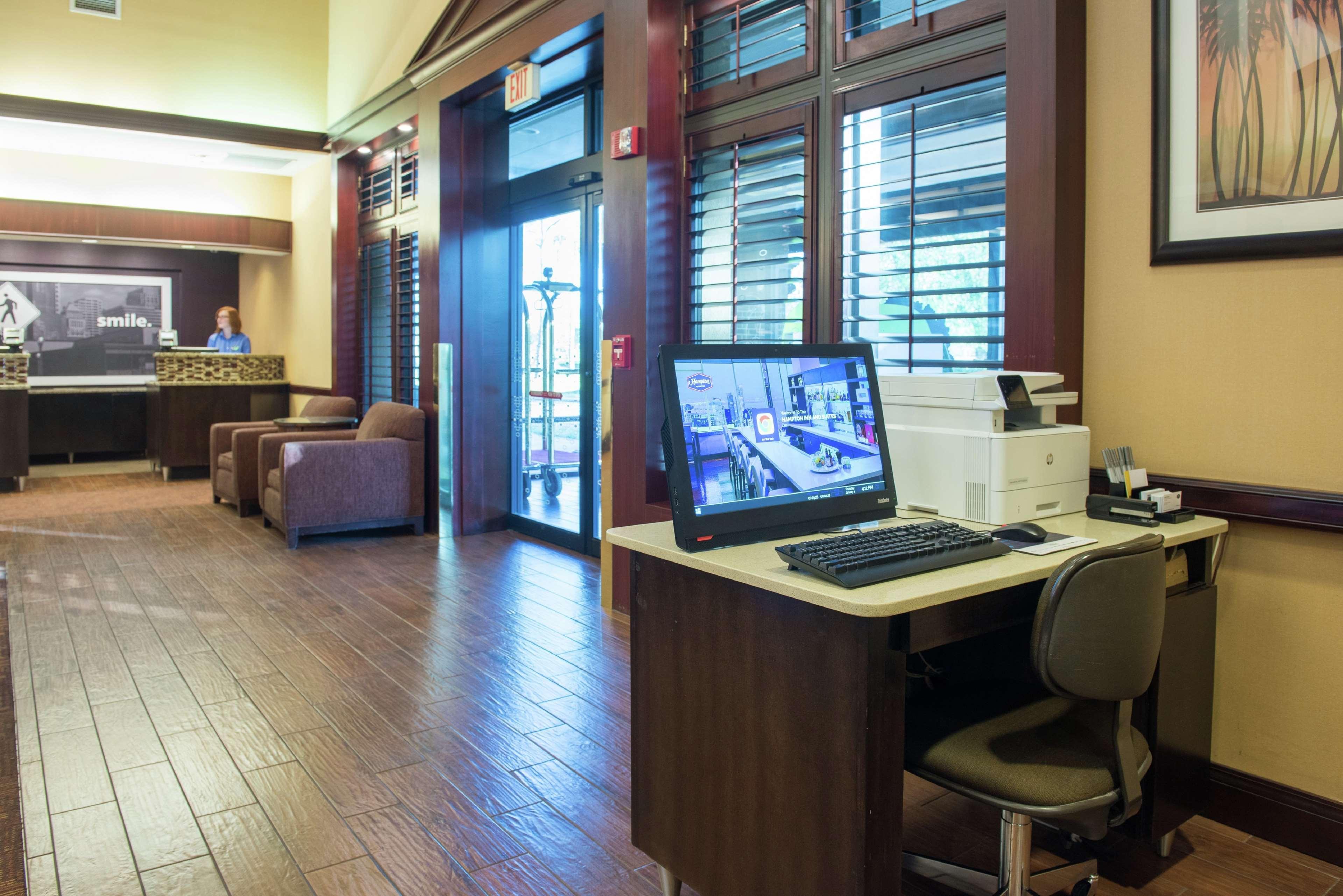 Hampton Inn & Suites Tampa-North Экстерьер фото